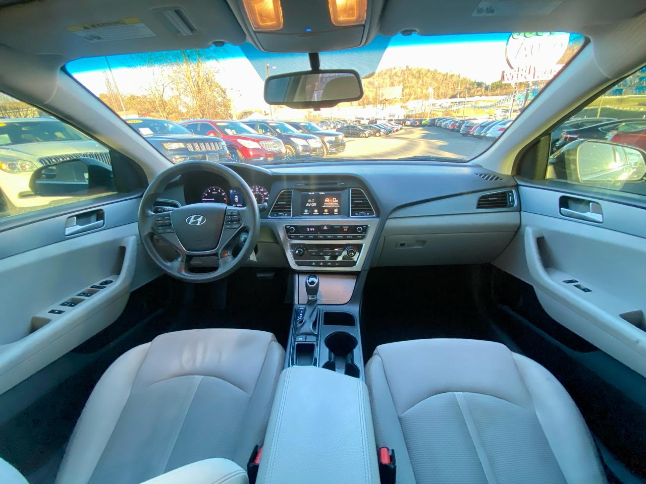 Hyundai Sonata SE 2.4L 2017