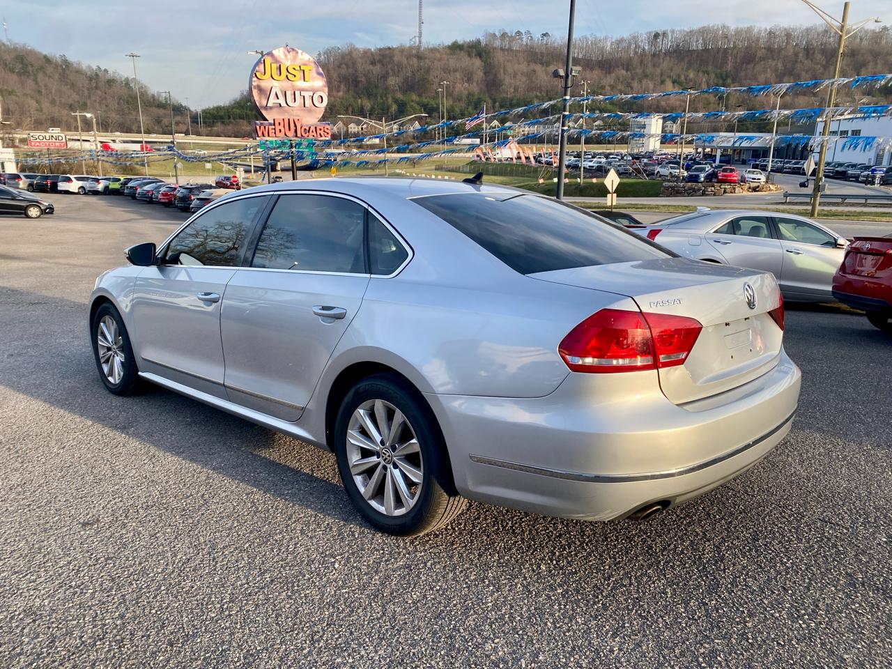 Volkswagen Passat 4dr Sdn 2.5L Auto SEL 2012