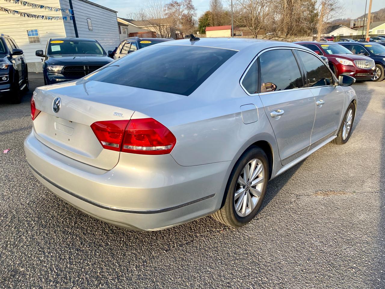Volkswagen Passat 4dr Sdn 2.5L Auto SEL 2012