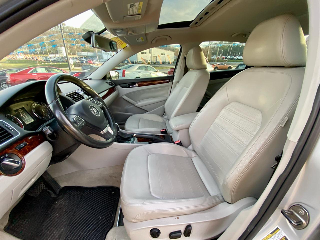 Volkswagen Passat 4dr Sdn 2.5L Auto SEL 2012