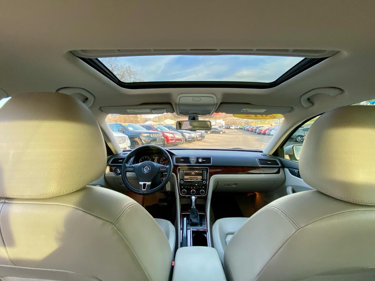 Volkswagen Passat 4dr Sdn 2.5L Auto SEL 2012