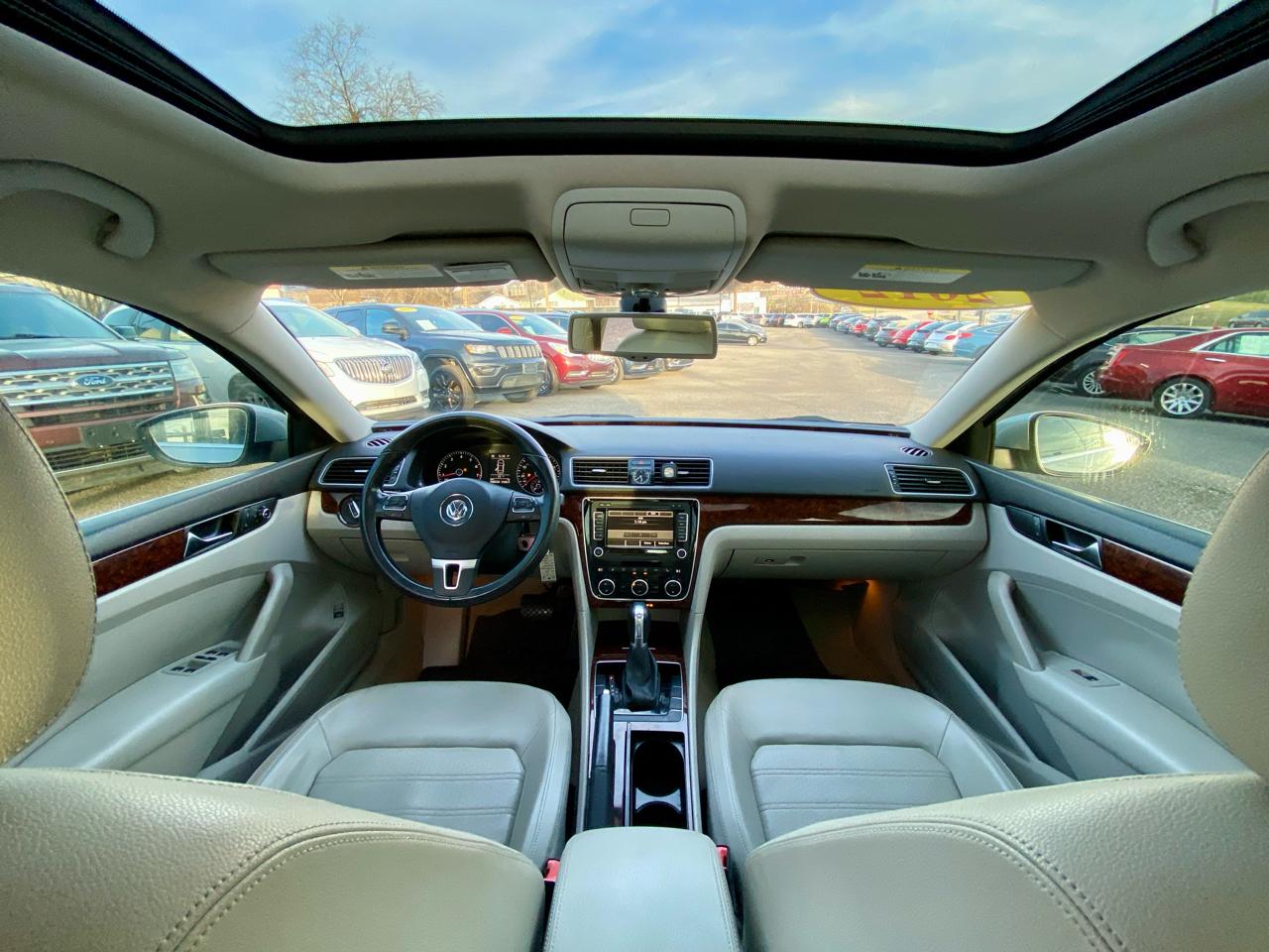 Volkswagen Passat 4dr Sdn 2.5L Auto SEL 2012