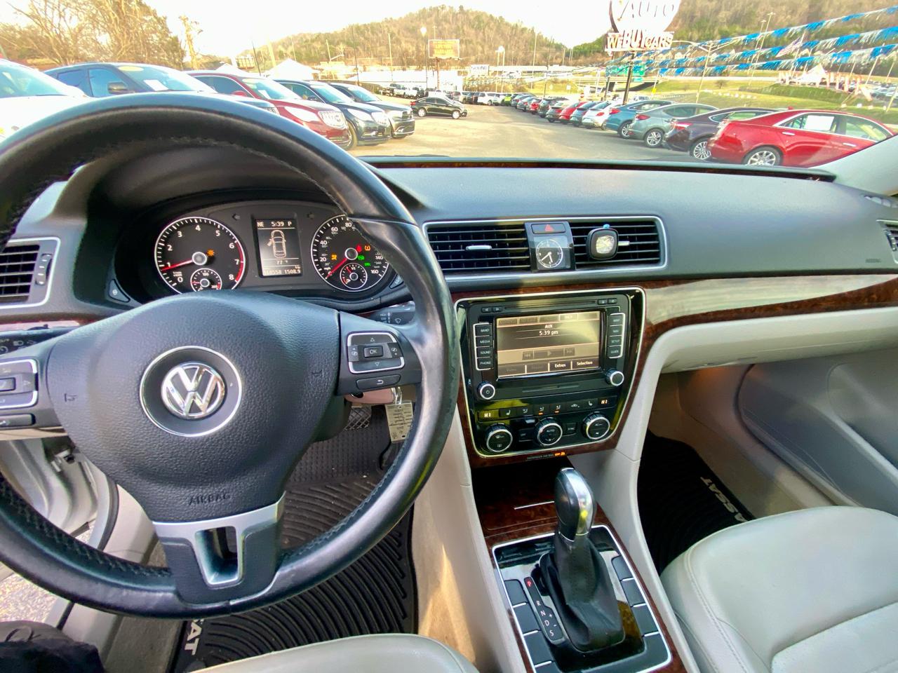 Volkswagen Passat 4dr Sdn 2.5L Auto SEL 2012
