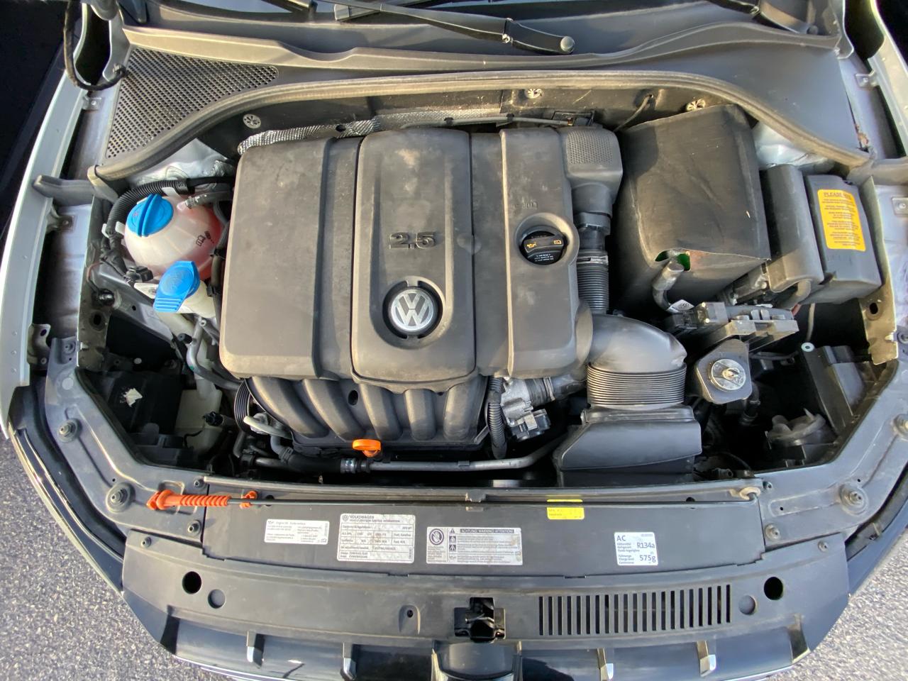 Volkswagen Passat 4dr Sdn 2.5L Auto SEL 2012