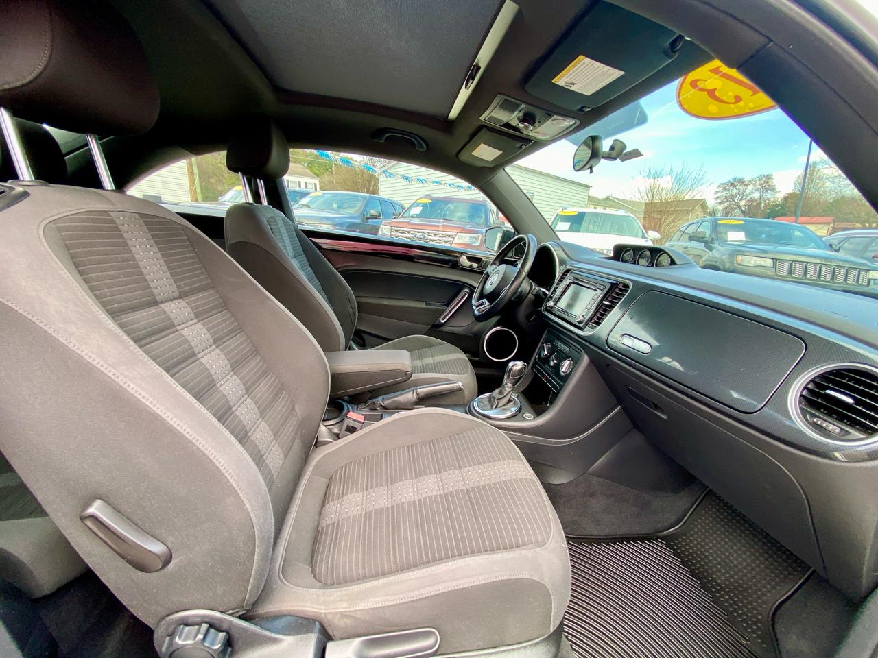 Volkswagen Beetle Coupe 2dr DSG 2.0T Turbo 2013