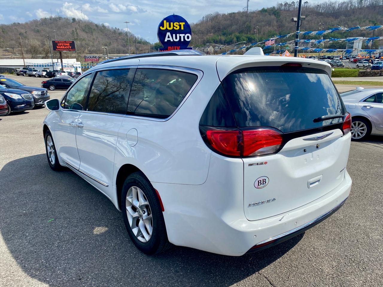 Chrysler Pacifica Limited FWD 2020
