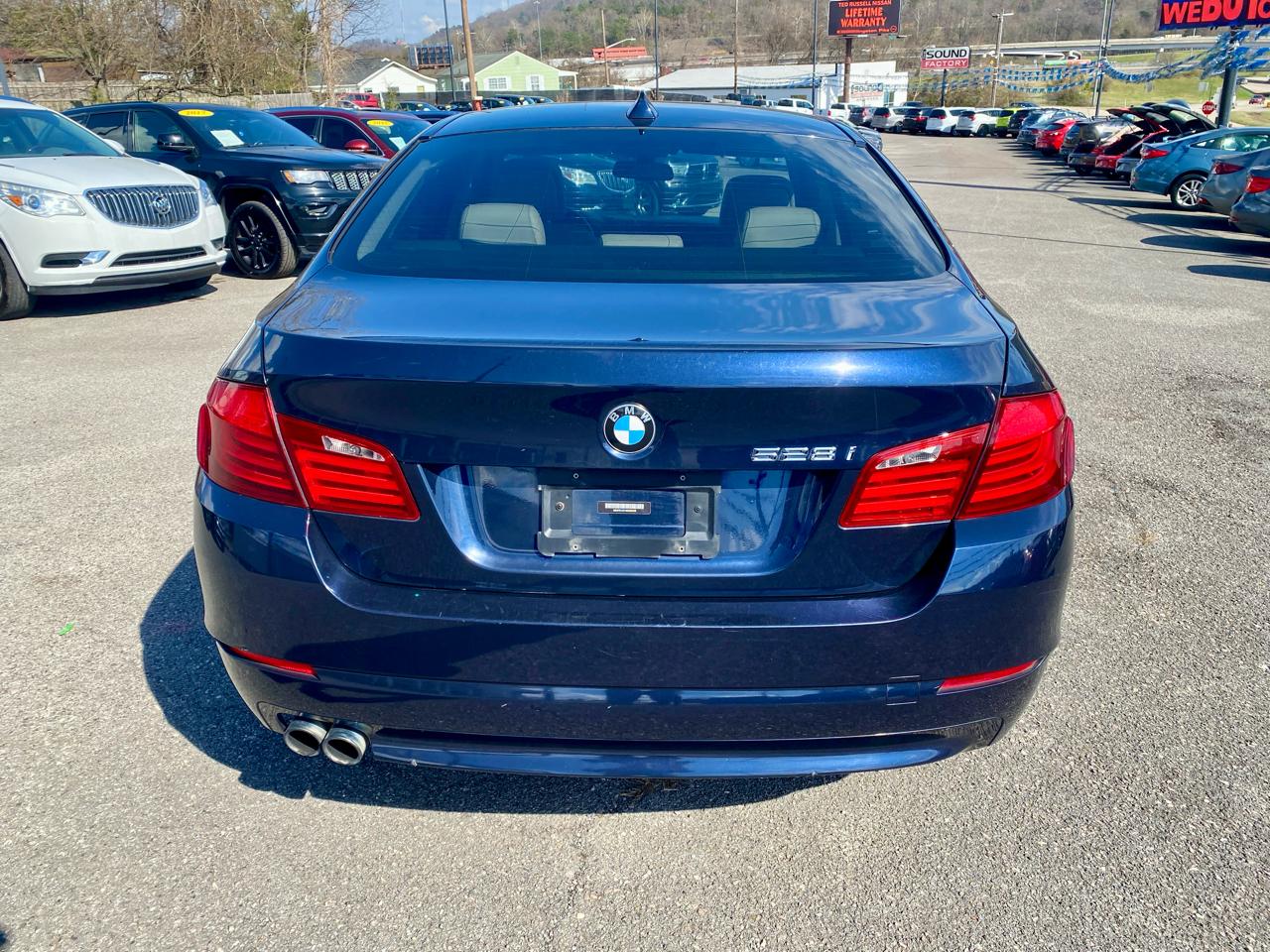 BMW 5 Series 4dr Sdn 528i RWD 2011