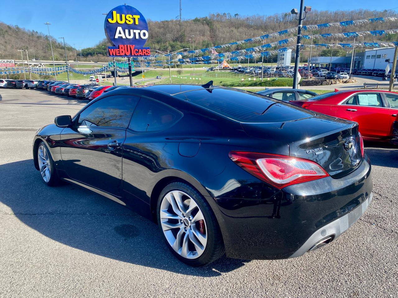 Hyundai Genesis Coupe 2dr V6 3.8L Man R-Spec 2013