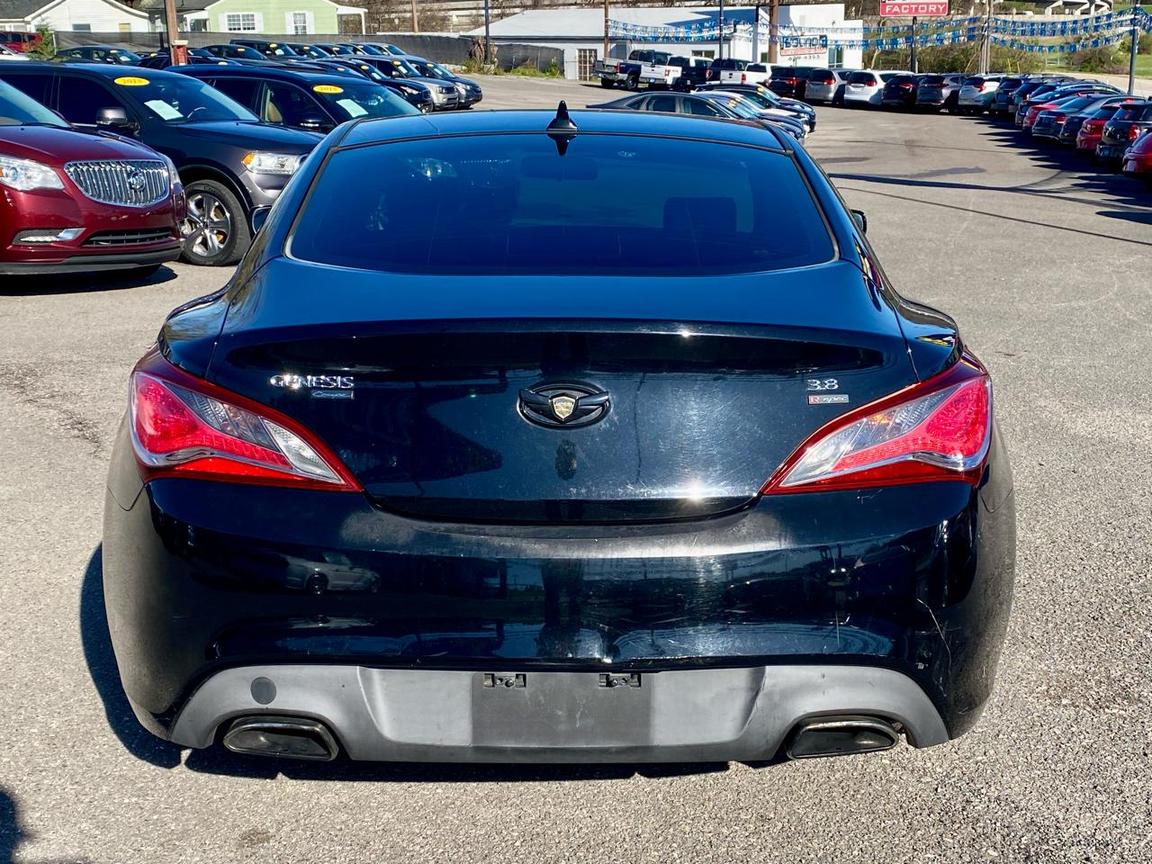 Hyundai Genesis Coupe 2dr V6 3.8L Man R-Spec 2013