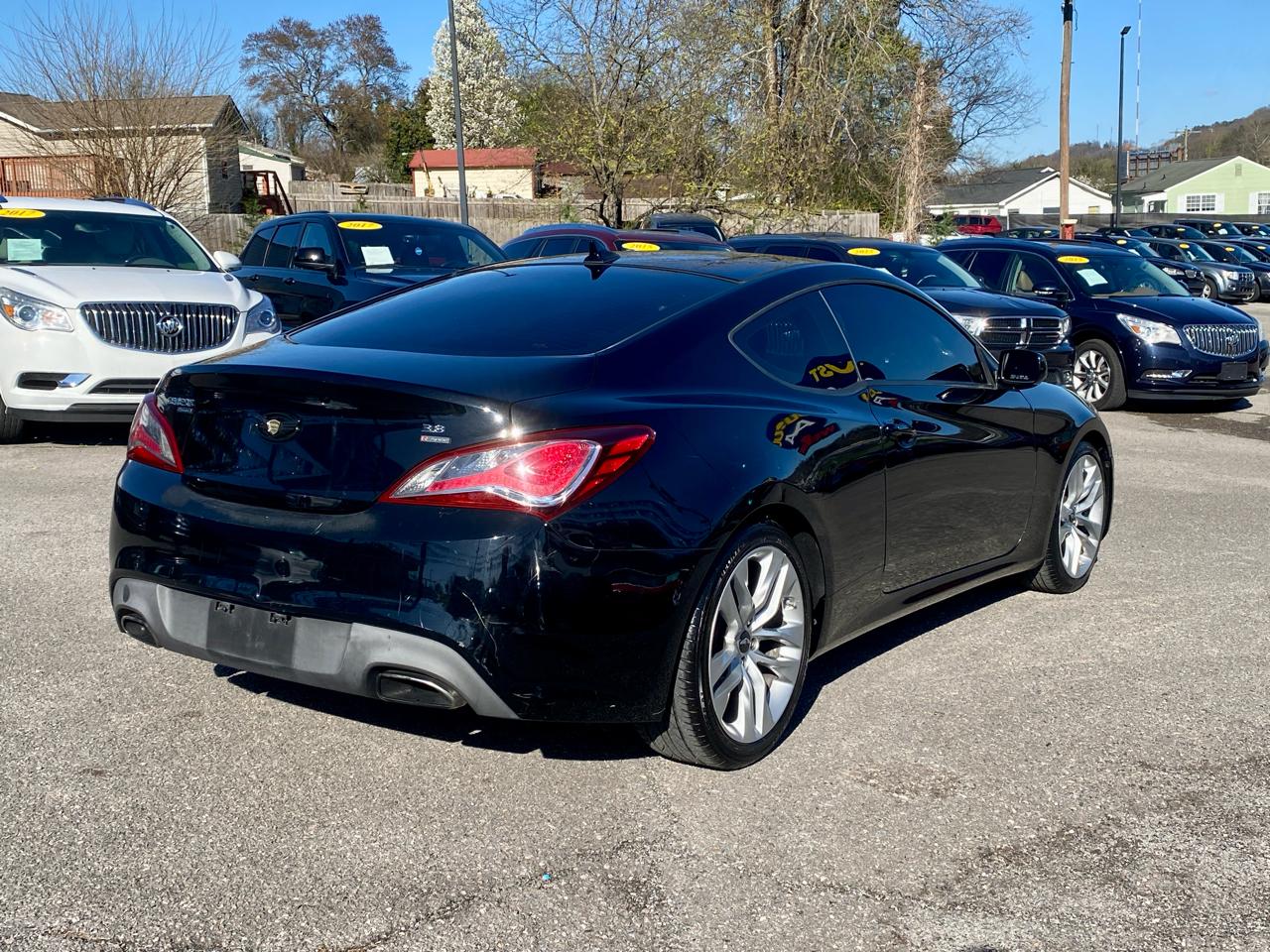 Hyundai Genesis Coupe 2dr V6 3.8L Man R-Spec 2013
