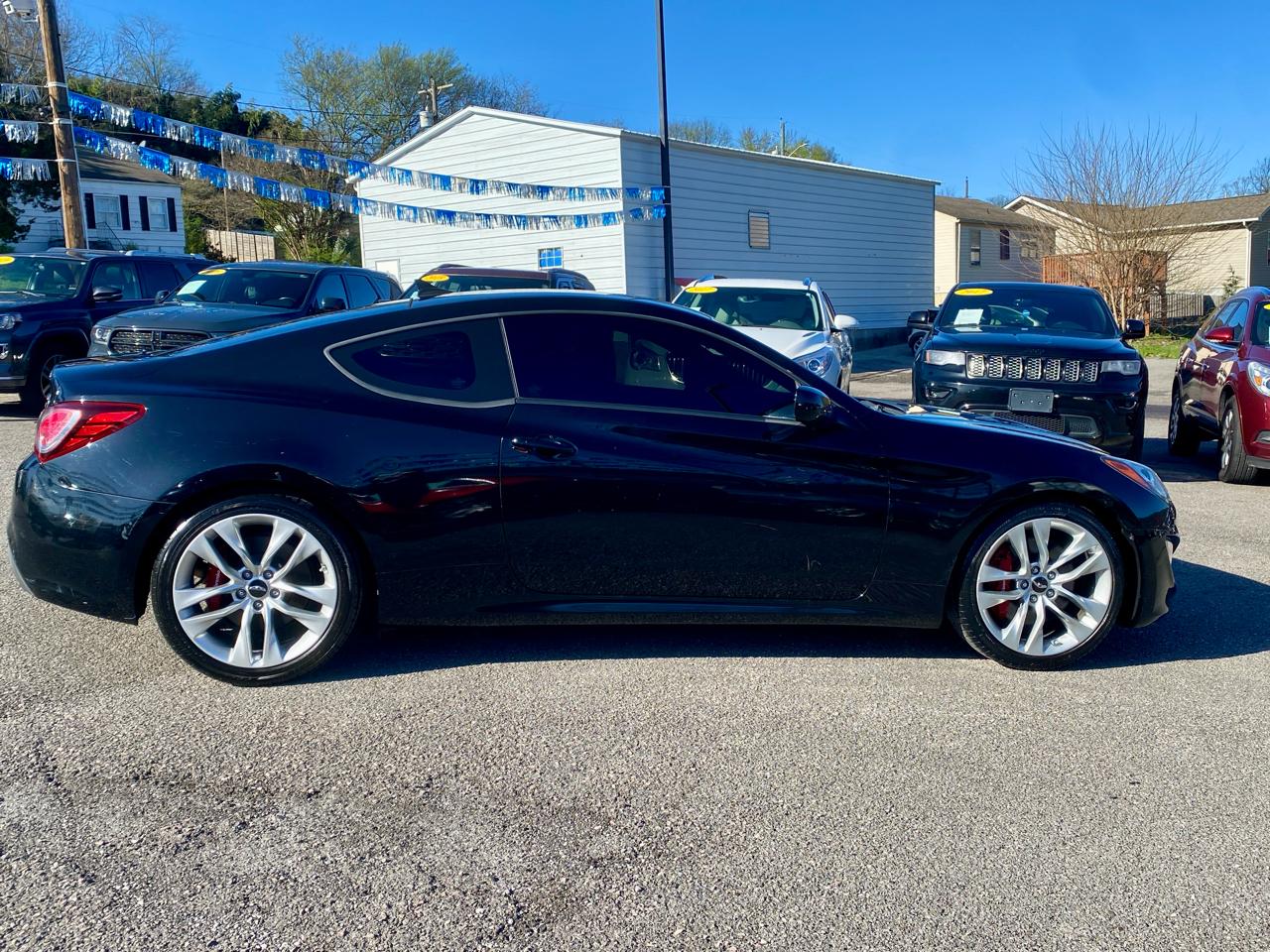 Hyundai Genesis Coupe 2dr V6 3.8L Man R-Spec 2013