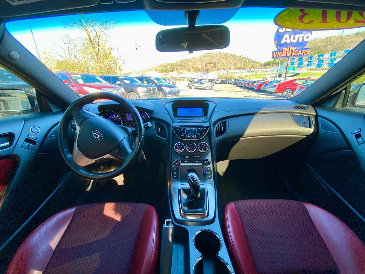 Hyundai Genesis Coupe 2dr V6 3.8L Man R-Spec 2013