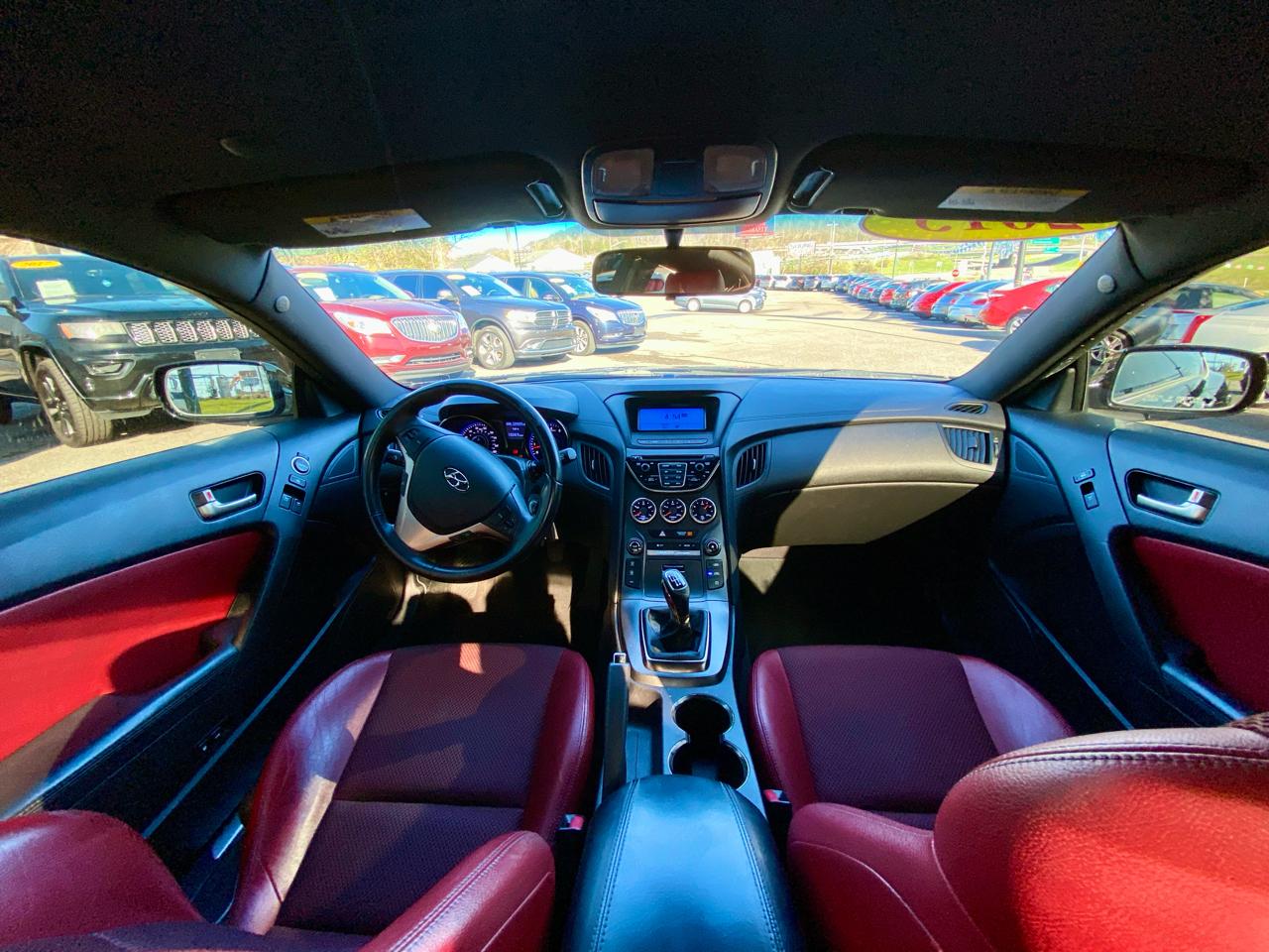 Hyundai Genesis Coupe 2dr V6 3.8L Man R-Spec 2013