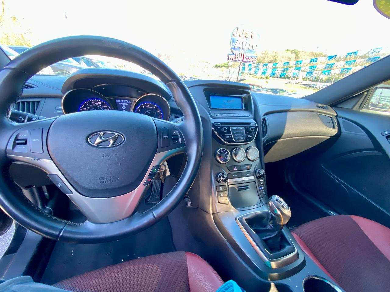 Hyundai Genesis Coupe 2dr V6 3.8L Man R-Spec 2013