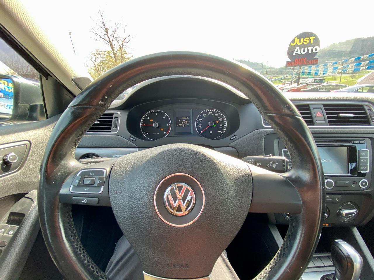 Volkswagen Jetta Sedan 4dr DSG TDI 2014