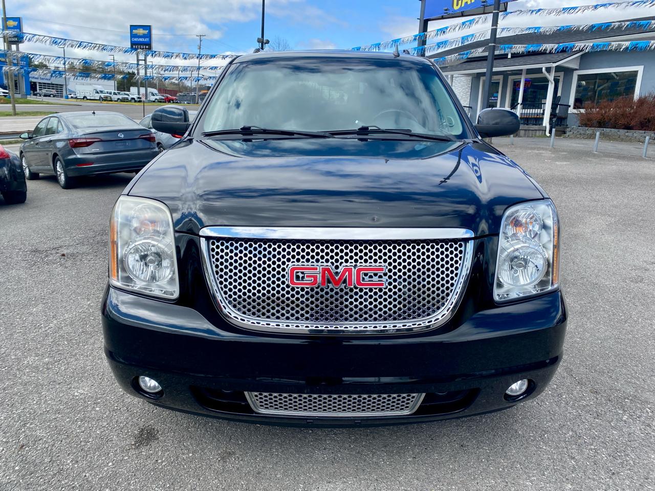 GMC Yukon XL AWD 4dr 1500 Denali 2013