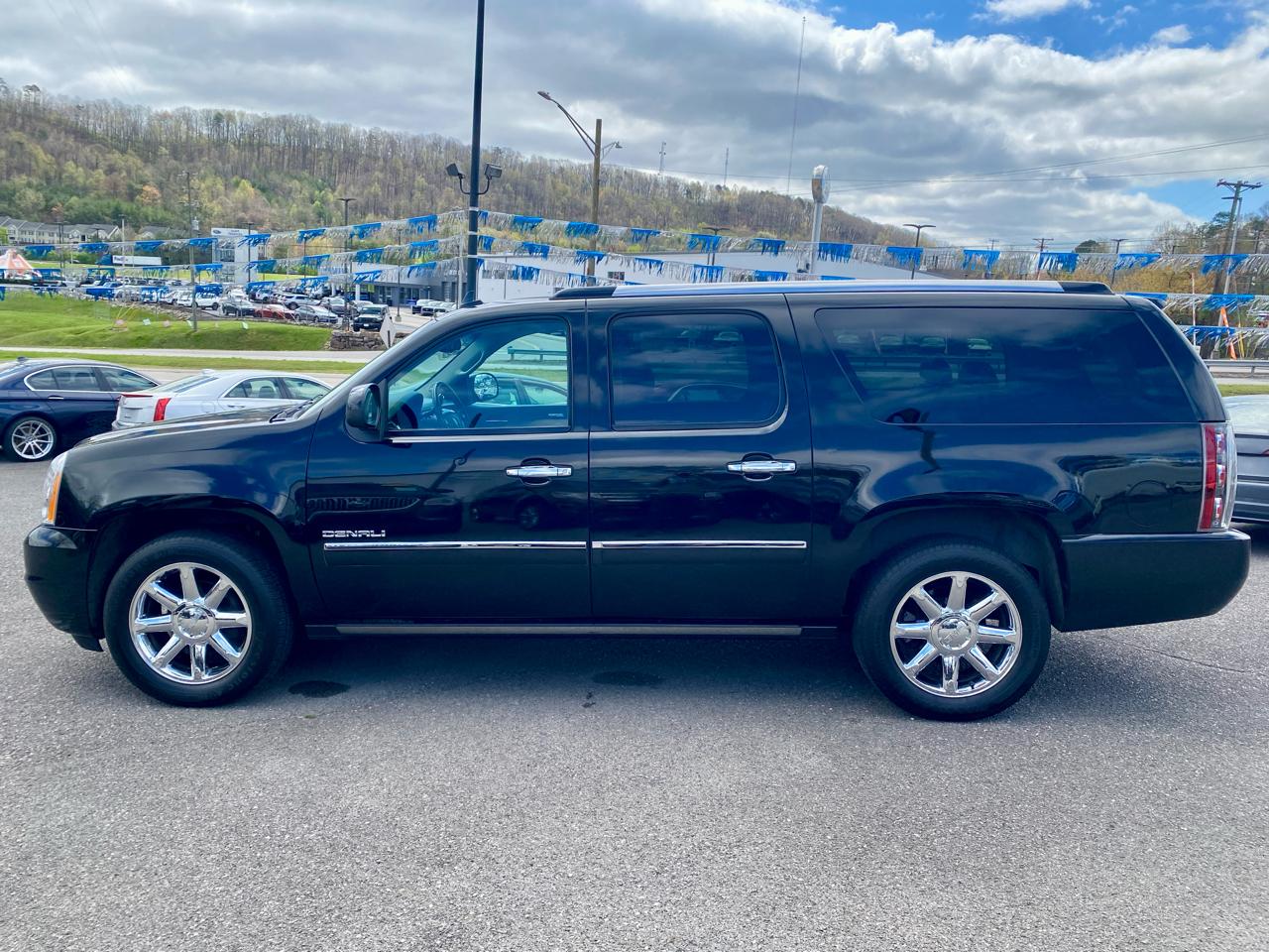 GMC Yukon XL AWD 4dr 1500 Denali 2013