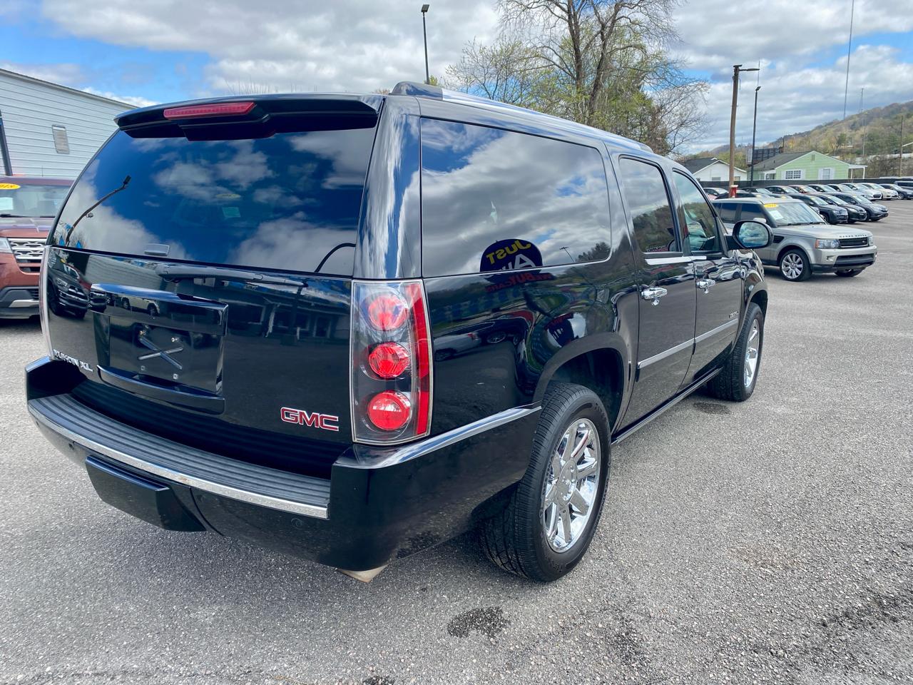 GMC Yukon XL AWD 4dr 1500 Denali 2013