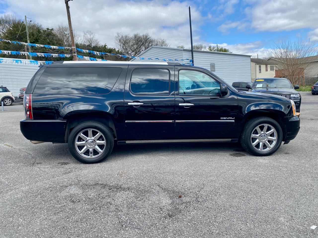 GMC Yukon XL AWD 4dr 1500 Denali 2013