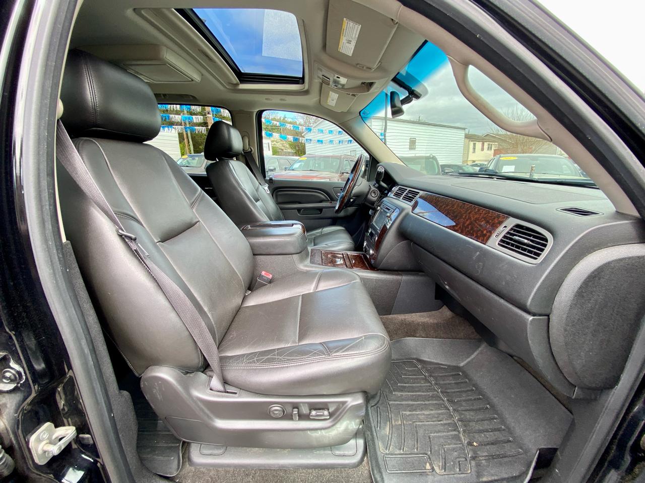 GMC Yukon XL AWD 4dr 1500 Denali 2013