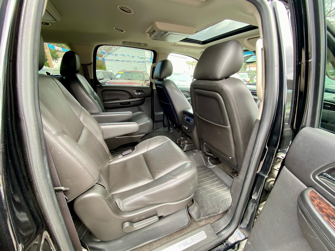 GMC Yukon XL AWD 4dr 1500 Denali 2013