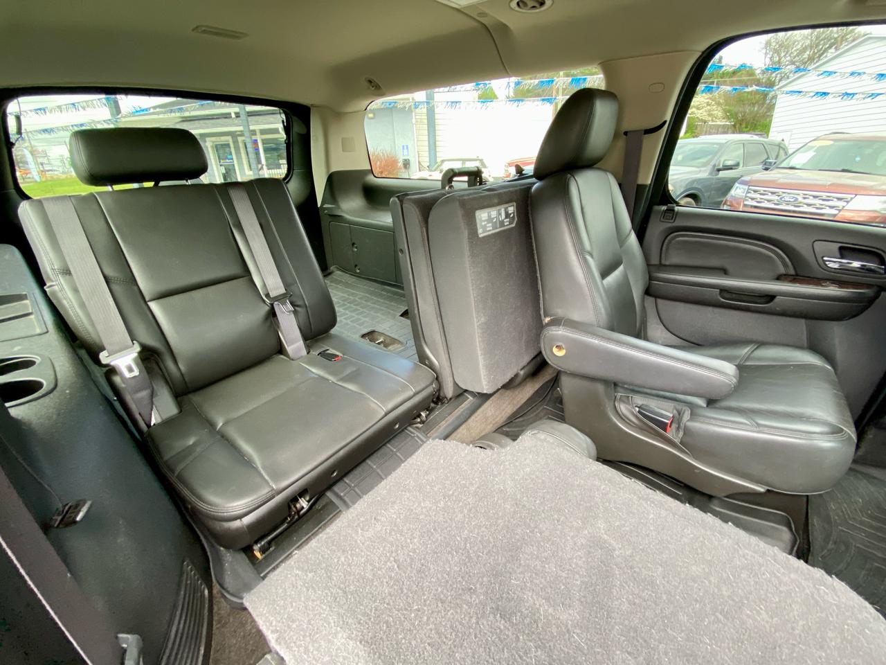 GMC Yukon XL AWD 4dr 1500 Denali 2013