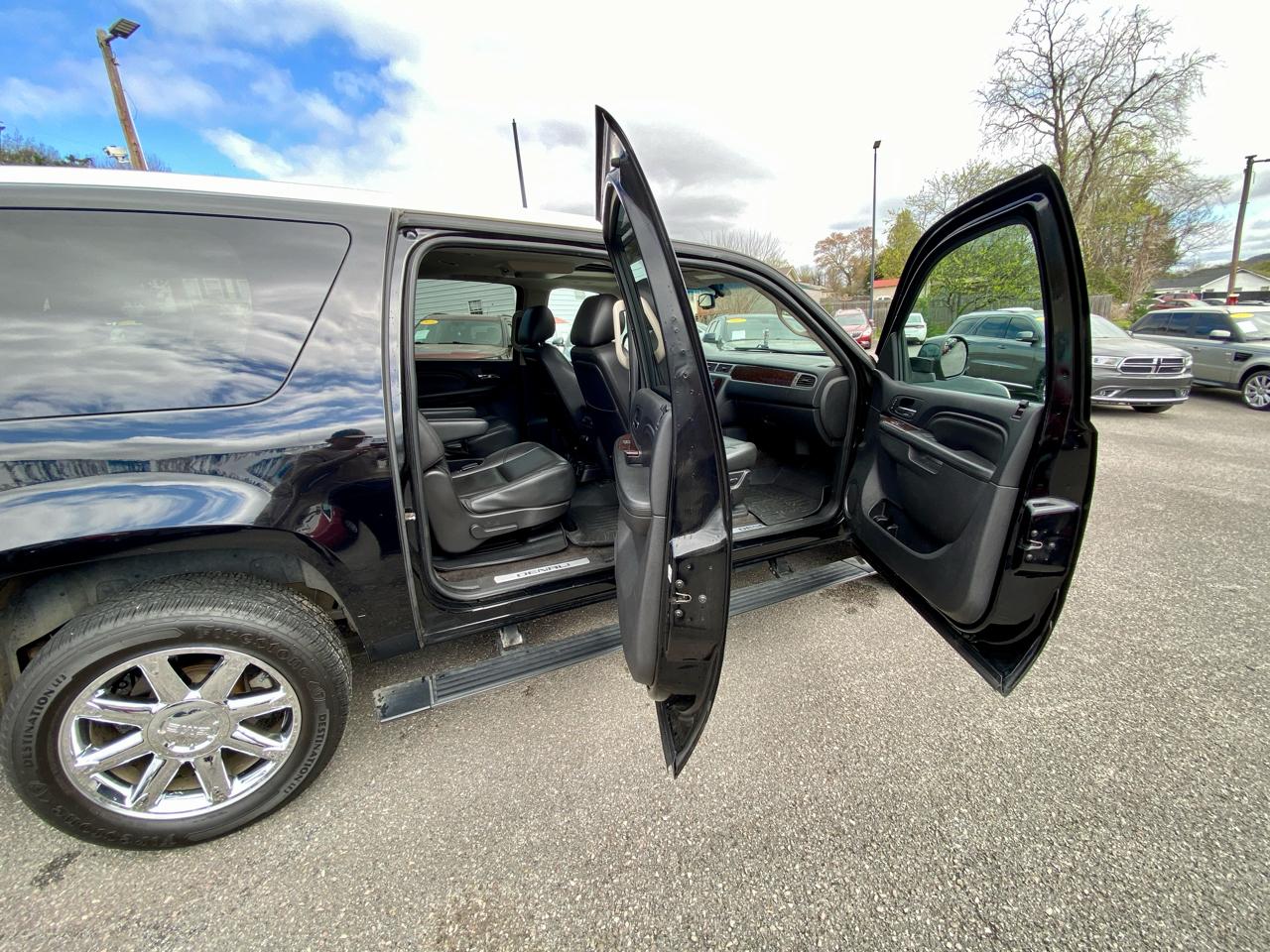 GMC Yukon XL AWD 4dr 1500 Denali 2013