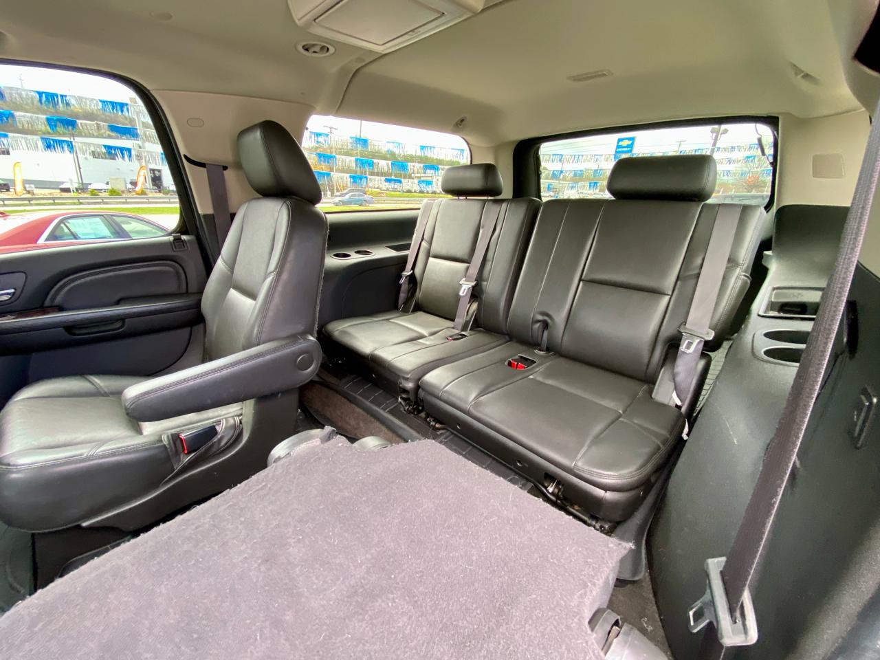 GMC Yukon XL AWD 4dr 1500 Denali 2013