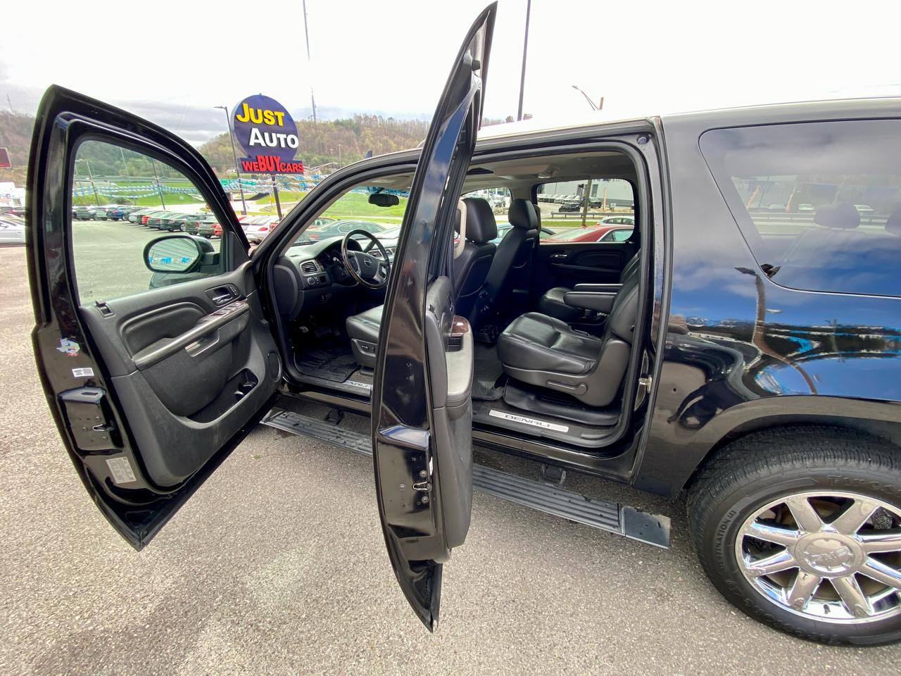 GMC Yukon XL AWD 4dr 1500 Denali 2013