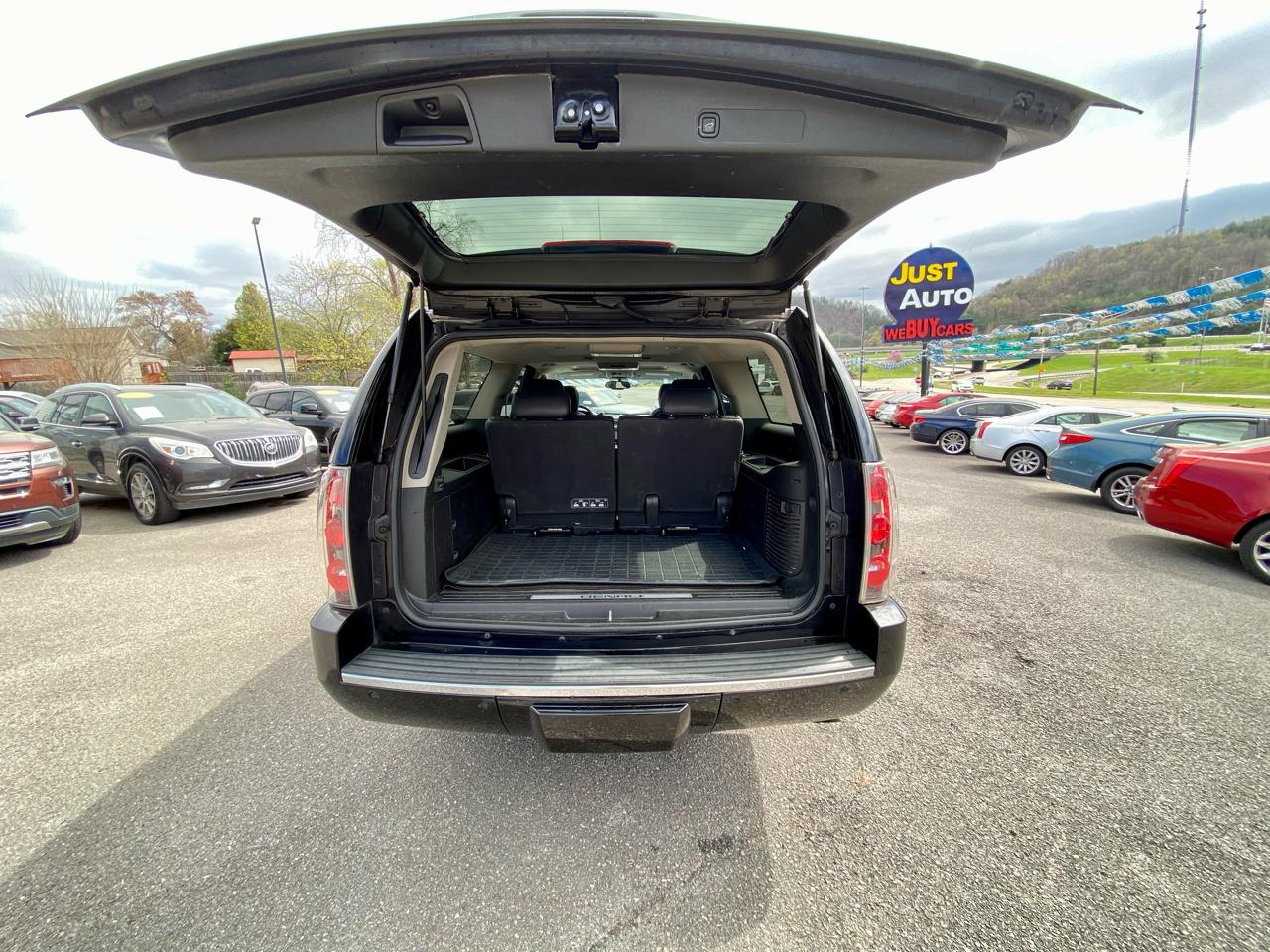 GMC Yukon XL AWD 4dr 1500 Denali 2013