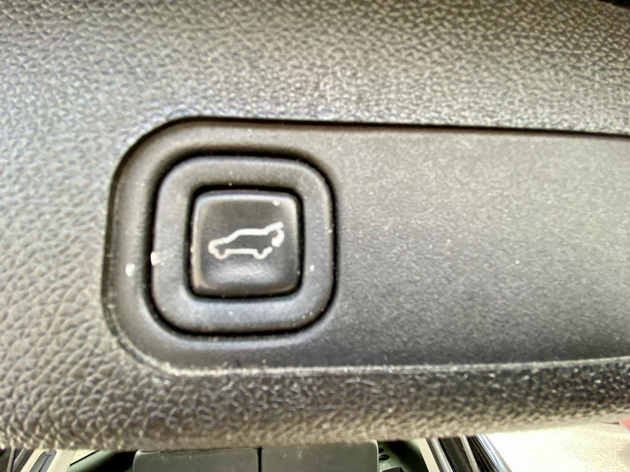 GMC Yukon XL AWD 4dr 1500 Denali 2013