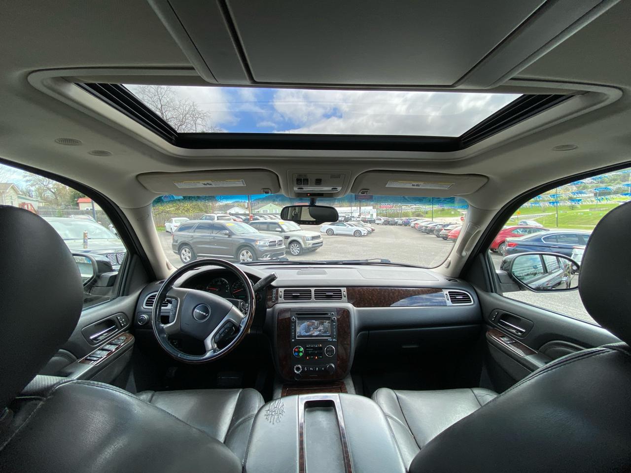 GMC Yukon XL AWD 4dr 1500 Denali 2013