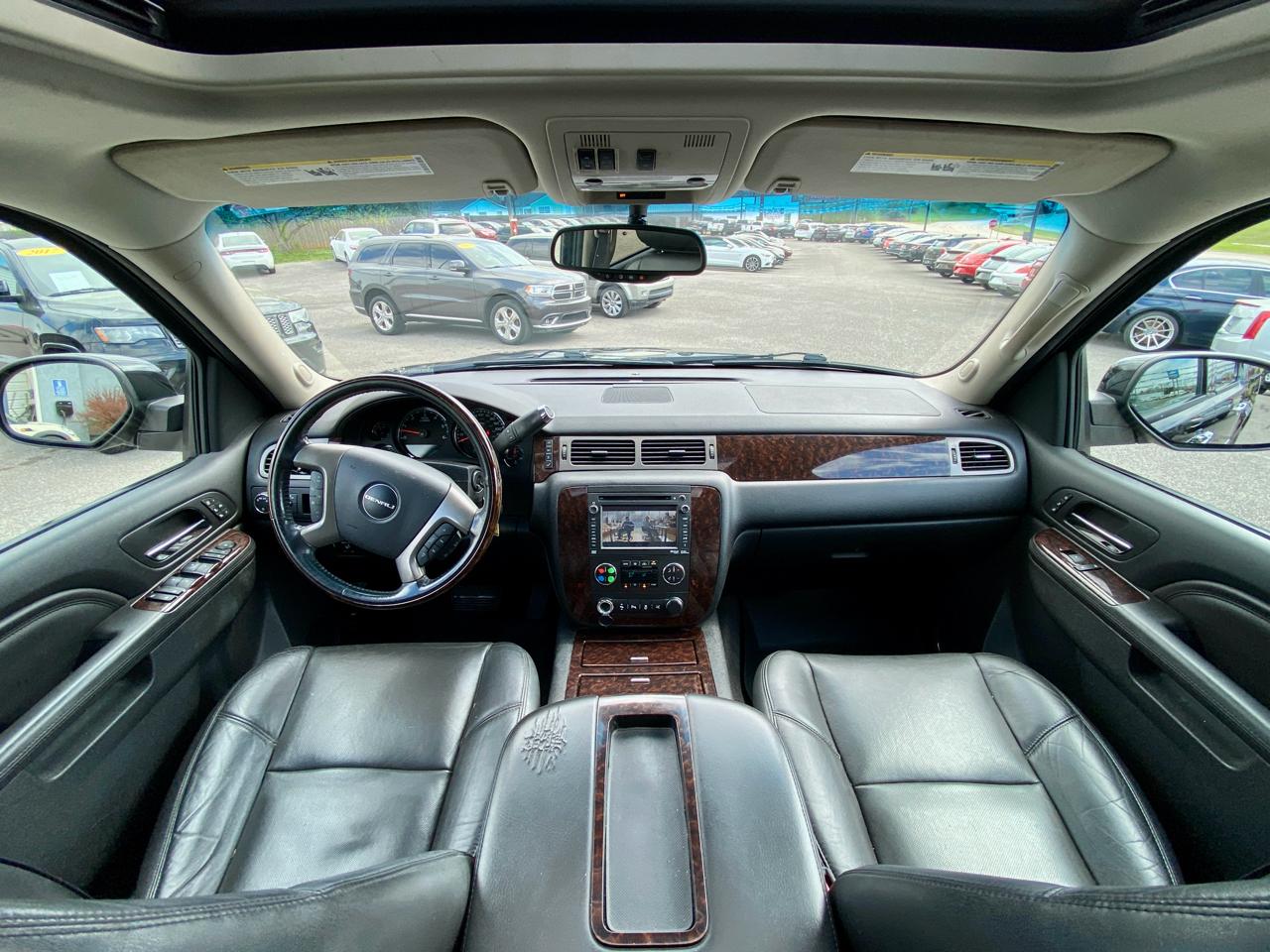 GMC Yukon XL AWD 4dr 1500 Denali 2013