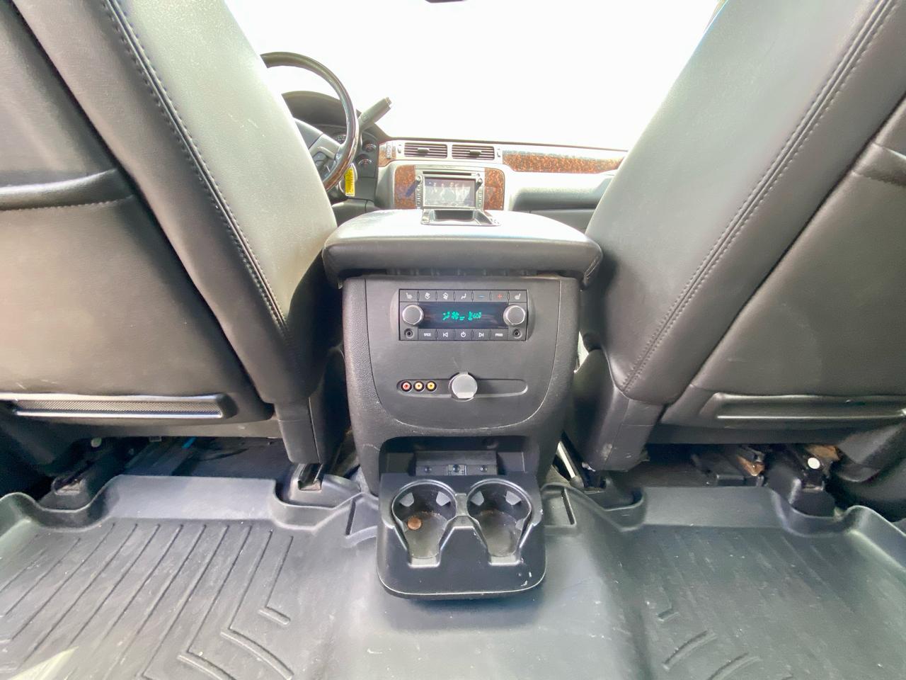 GMC Yukon XL AWD 4dr 1500 Denali 2013