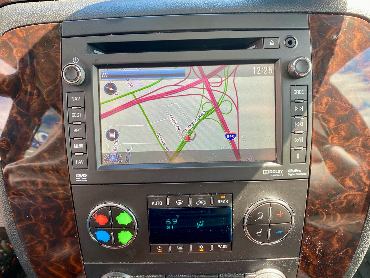 GMC Yukon XL AWD 4dr 1500 Denali 2013