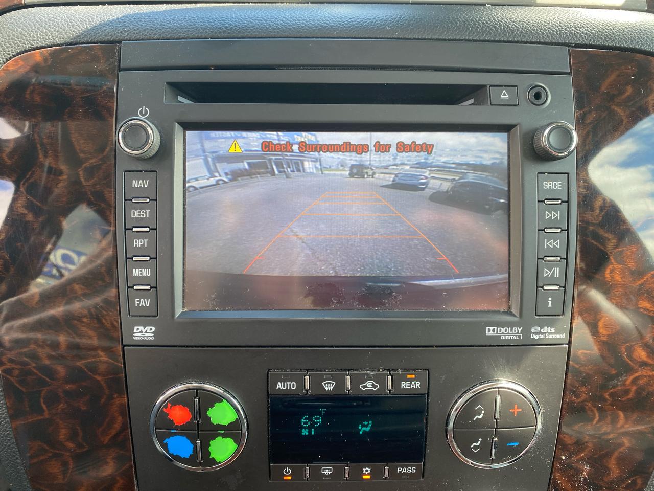 GMC Yukon XL AWD 4dr 1500 Denali 2013