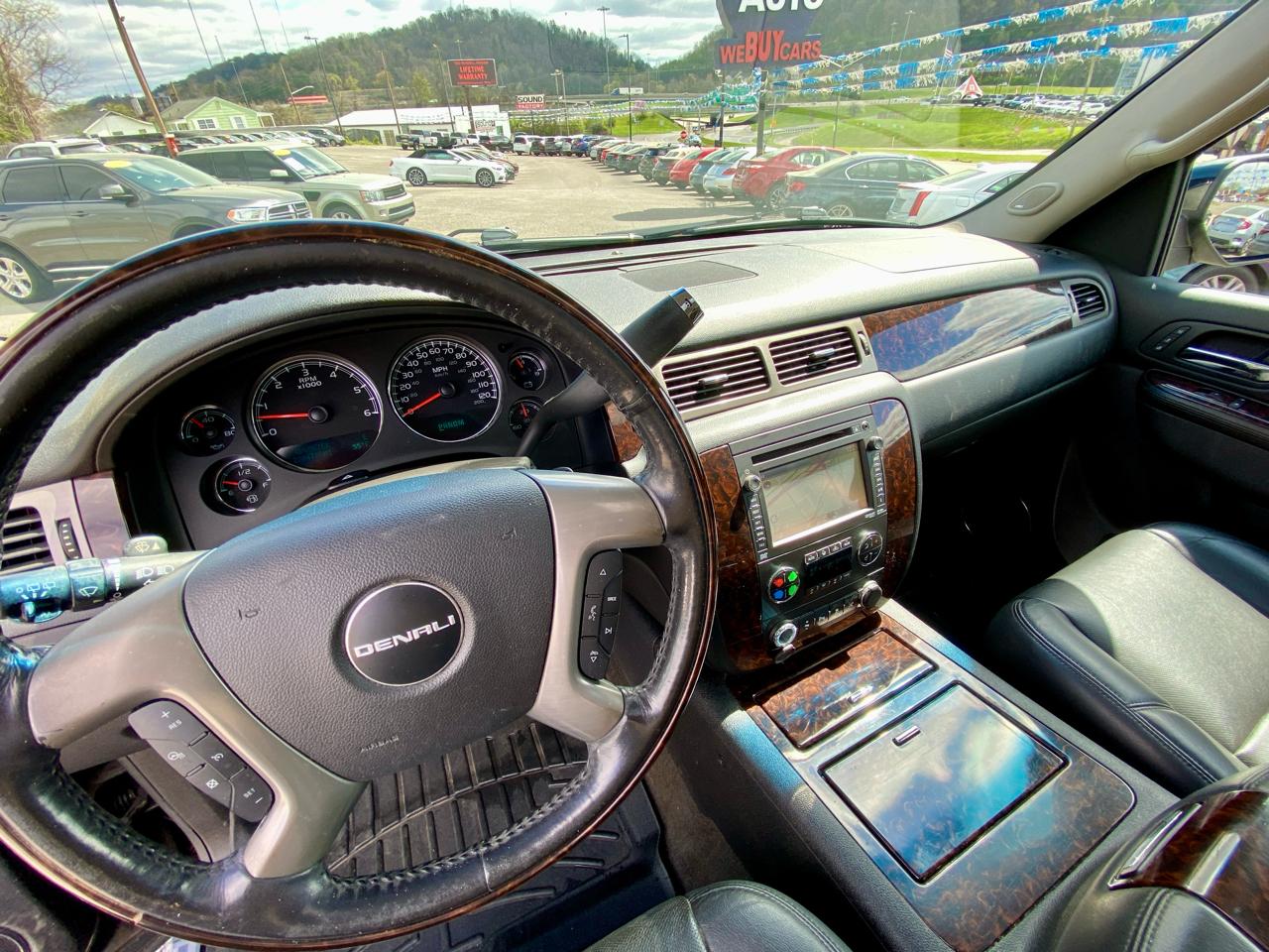 GMC Yukon XL AWD 4dr 1500 Denali 2013