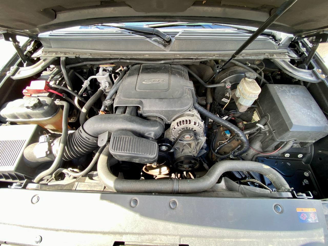 GMC Yukon XL AWD 4dr 1500 Denali 2013