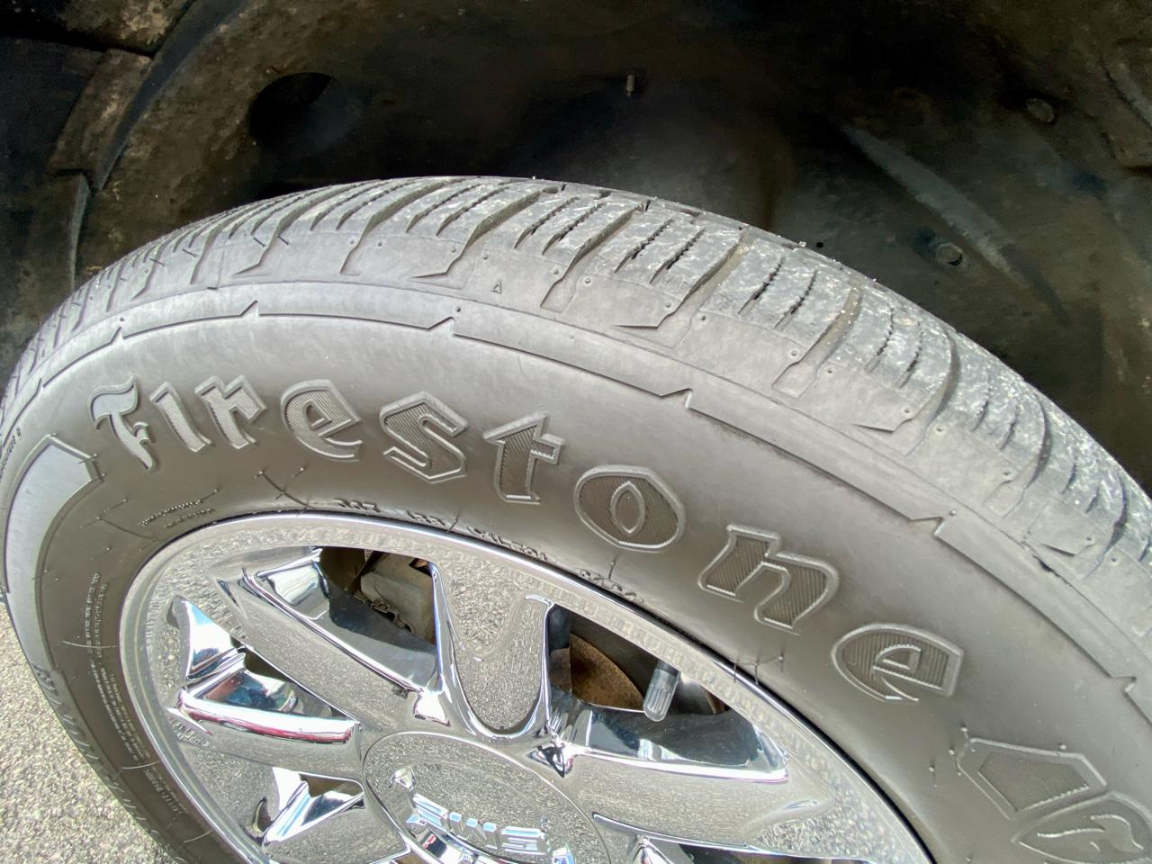 GMC Yukon XL AWD 4dr 1500 Denali 2013