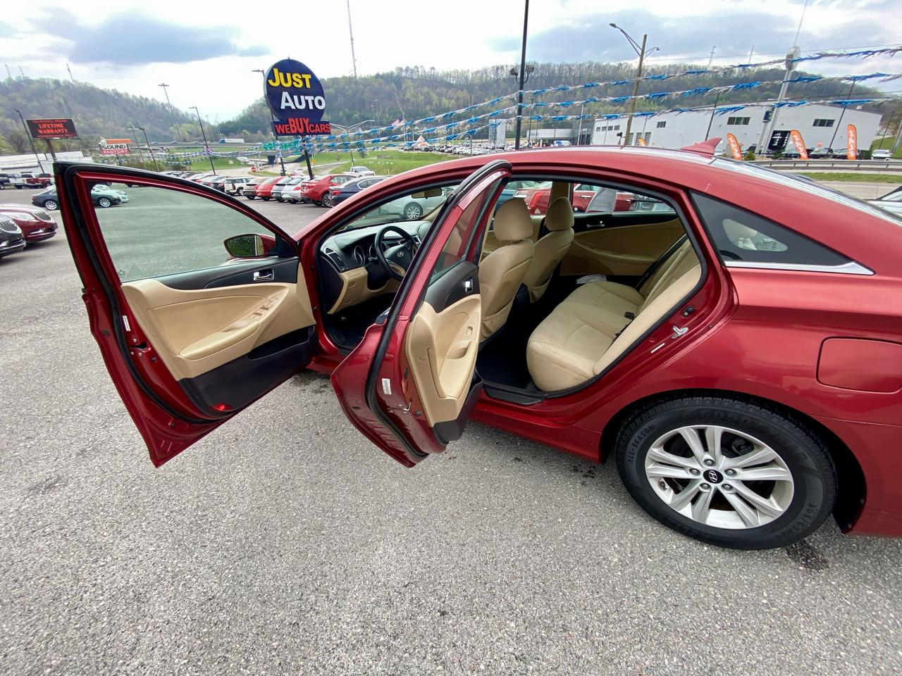 Hyundai Sonata 4dr Sdn 2.4L Auto GLS 2011