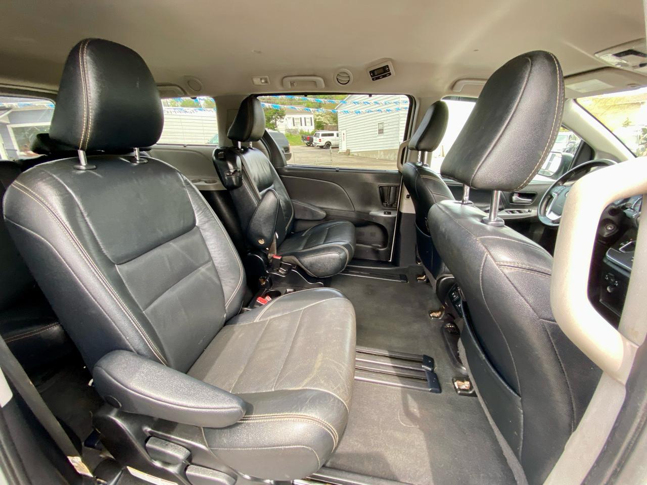 Toyota Sienna SE FWD 8-Passenger (Natl) 2019