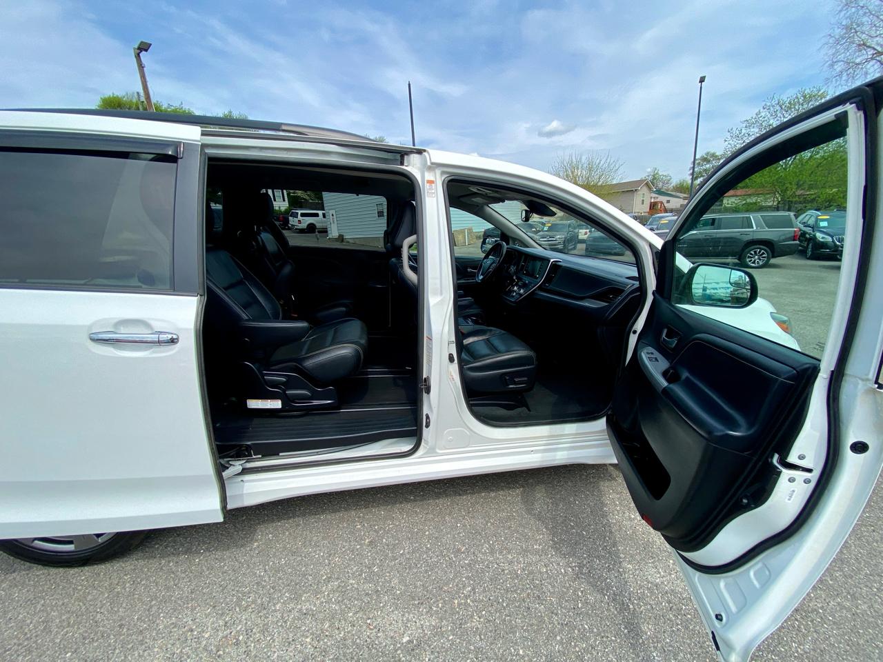 Toyota Sienna SE FWD 8-Passenger (Natl) 2019