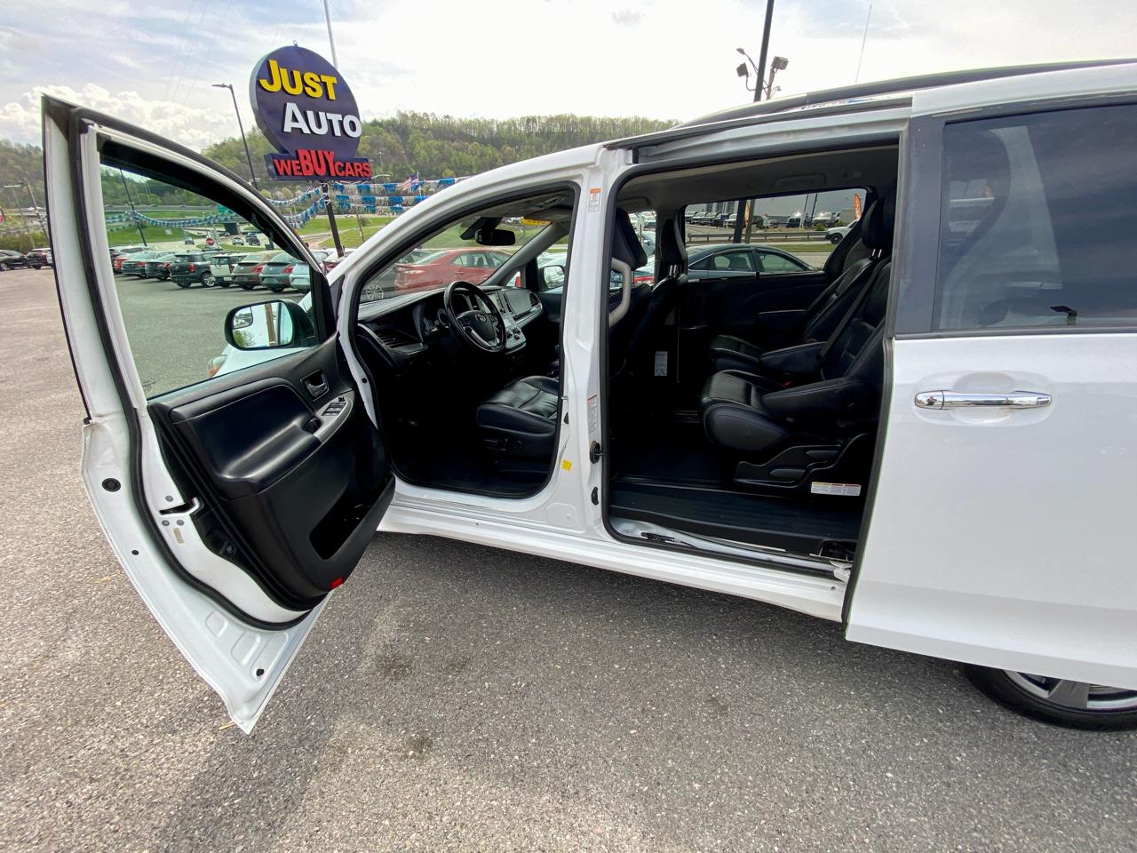 Toyota Sienna SE FWD 8-Passenger (Natl) 2019