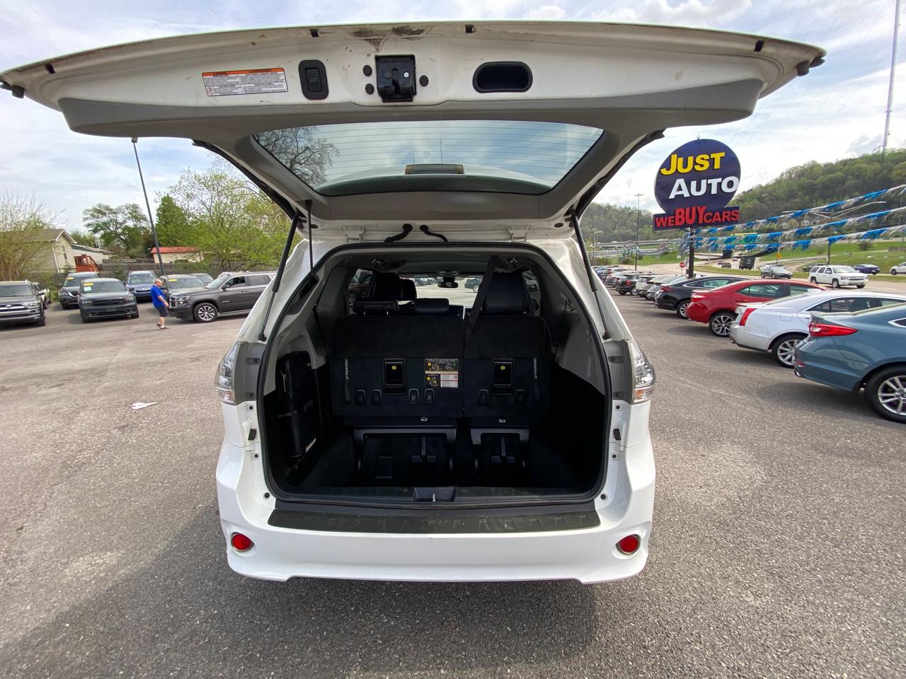 Toyota Sienna SE FWD 8-Passenger (Natl) 2019