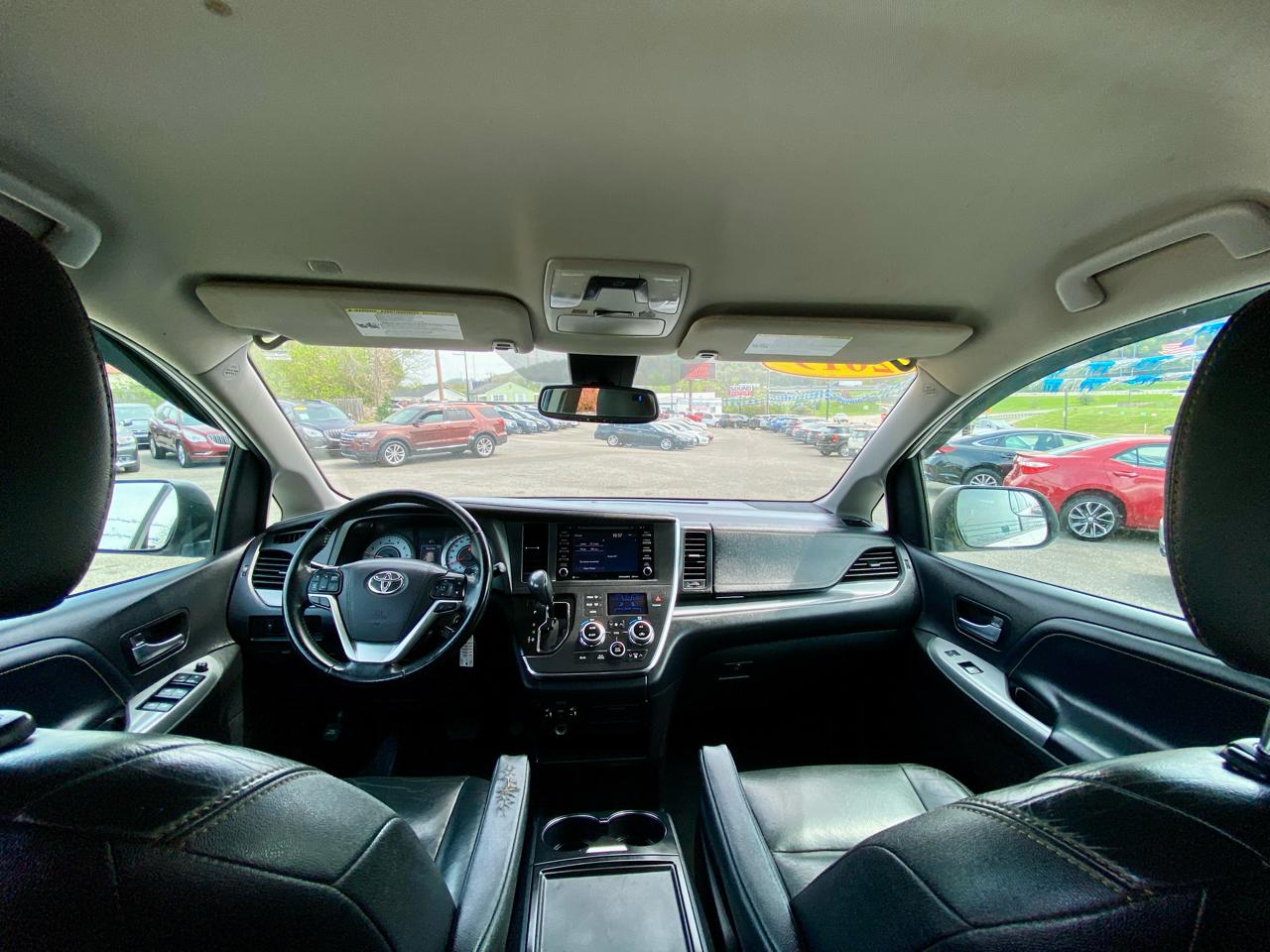 Toyota Sienna SE FWD 8-Passenger (Natl) 2019