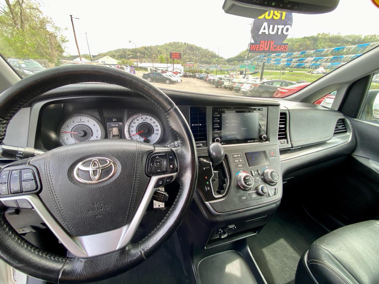 Toyota Sienna SE FWD 8-Passenger (Natl) 2019