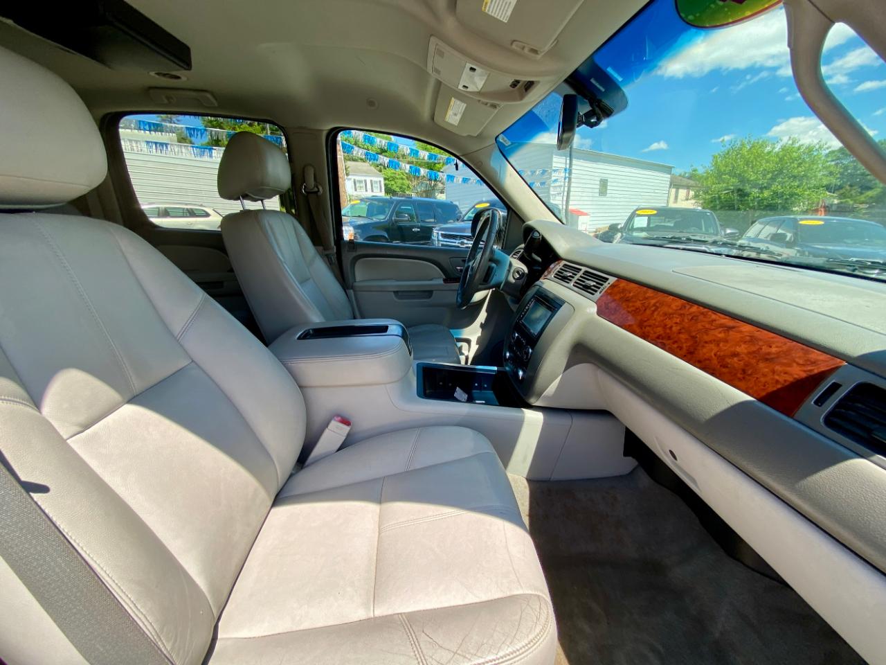 GMC Yukon XL 4WD 4dr 1500 SLT 2014
