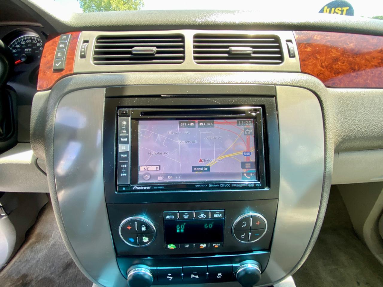 GMC Yukon XL 4WD 4dr 1500 SLT 2014