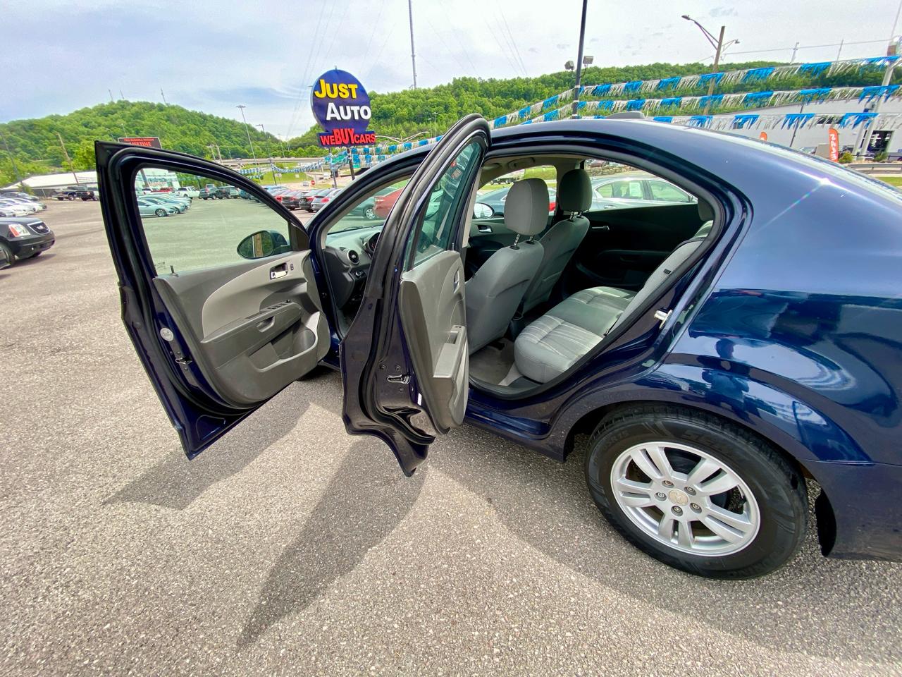 Chevrolet Sonic 4dr Sdn Auto LT 2015