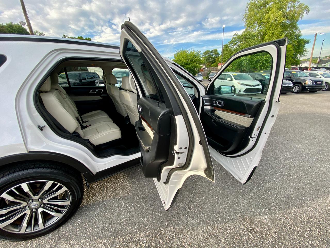 Ford Explorer 4WD 4dr Platinum 2016